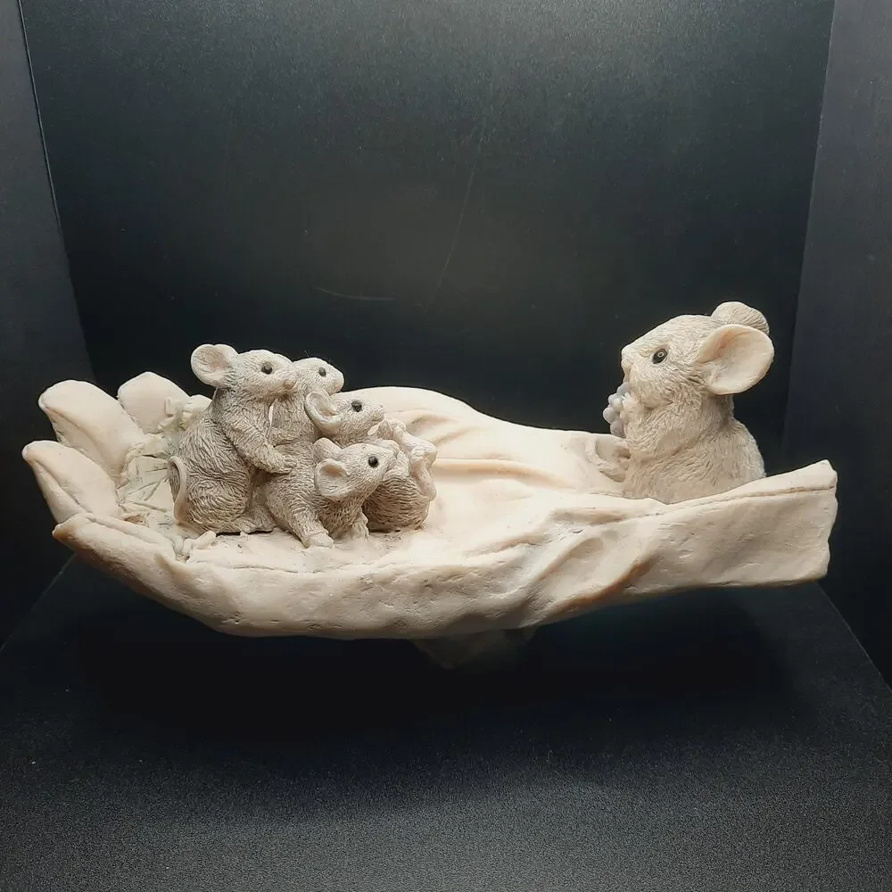 Vintage United Design Corp 1998 Mice On Garden Glove Figurine